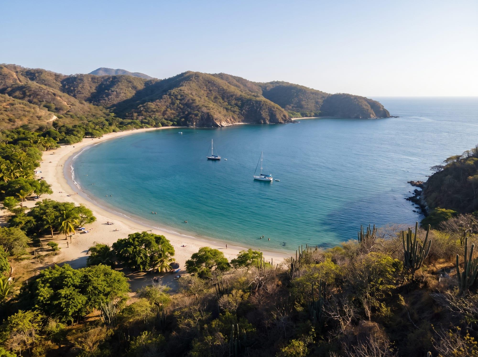 Bahía Concha, una bahía de agua tranquila rodeada de montañas, en el Tayrona